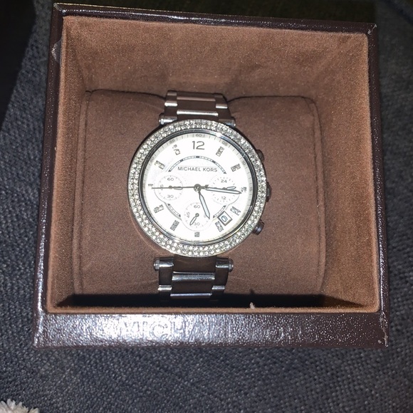 Michael Kors Parked Silver Dial Woman’s Watch - Picture 3 of 9